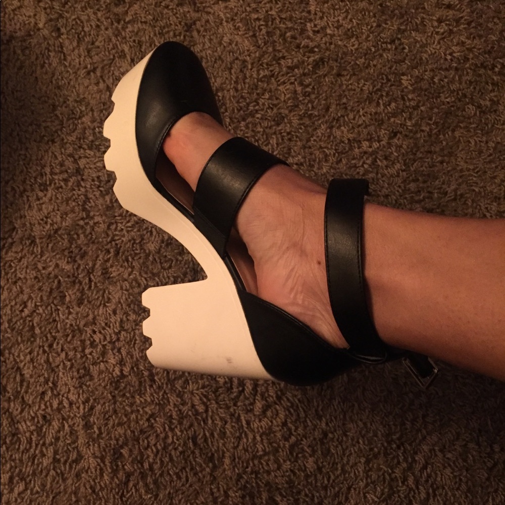 Bulky heel
